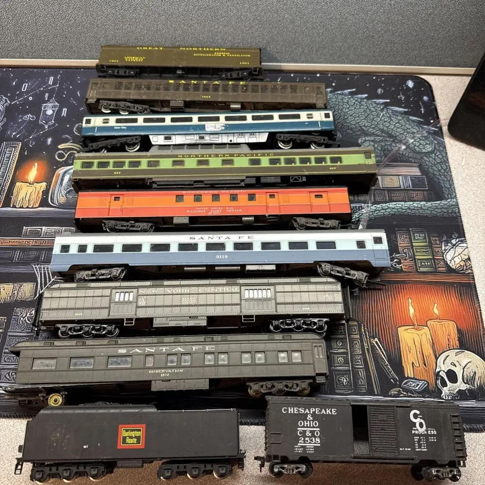 Lot Of 10 Mixed Ho Scale Passenger Cars And Freight